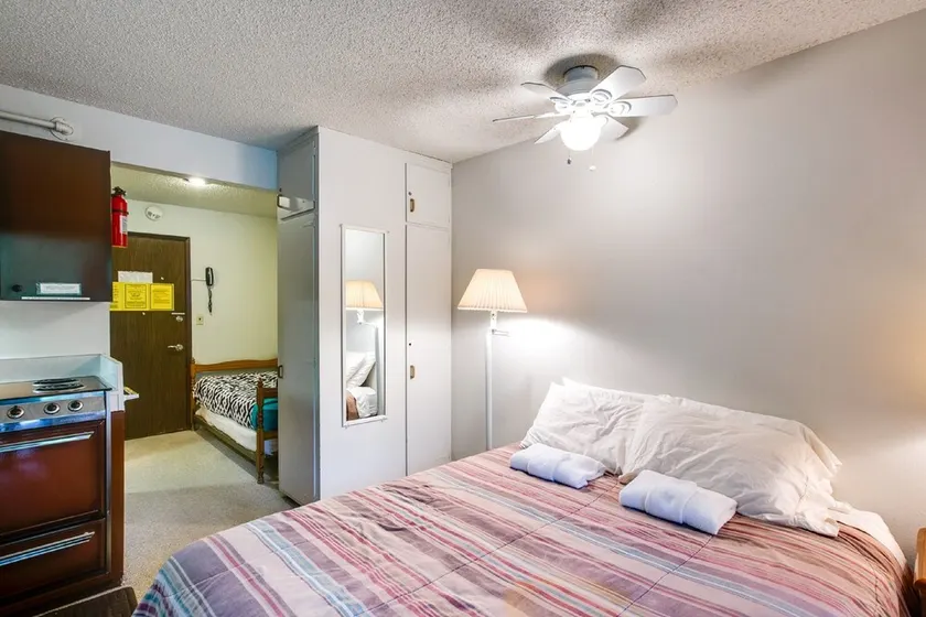 09SLL - Convenient - Inexpensive -  Sleeps 2 - Image 1