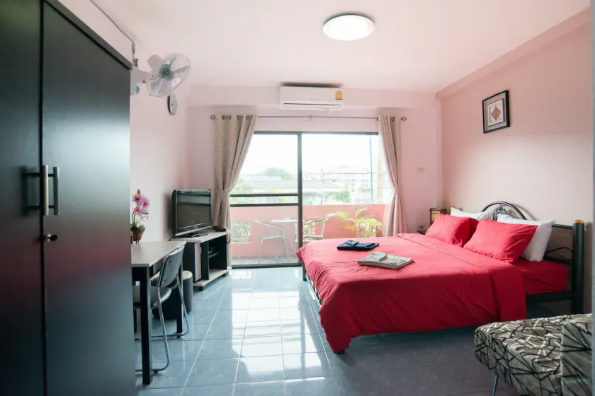 Pattaya Holiday Lodge - Image 1