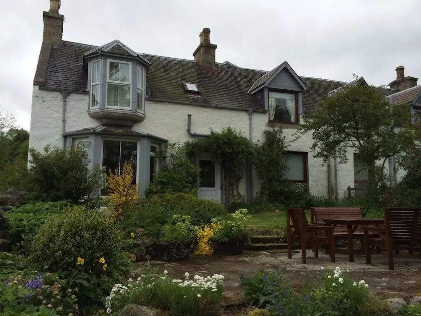 Highland Holiday Homes Craggan Cottage - Image 1