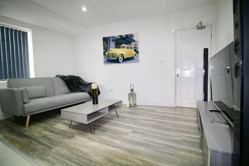 #StayHere 7 - Sleeps 4, Leeds City Duplex Apartment - Image 1