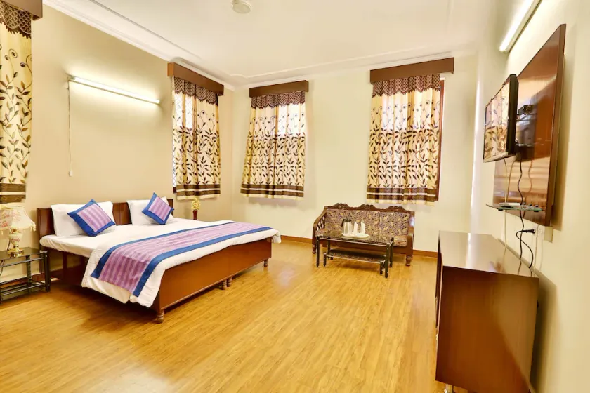 OYO 402 Hotel Noida Residency - Image 1