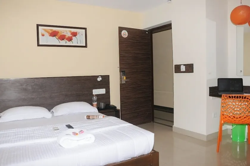 OYO 6043 Orange Inn OMR - Image 1