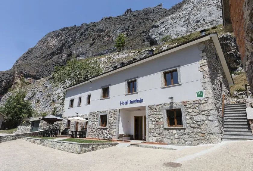 Hotel Rural Somiedo - Image 1