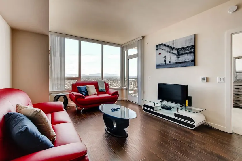 Highrise 2 BR Prime Spectacular Views - Image 1
