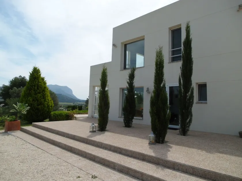 032 Villa Albardanera - Image 1