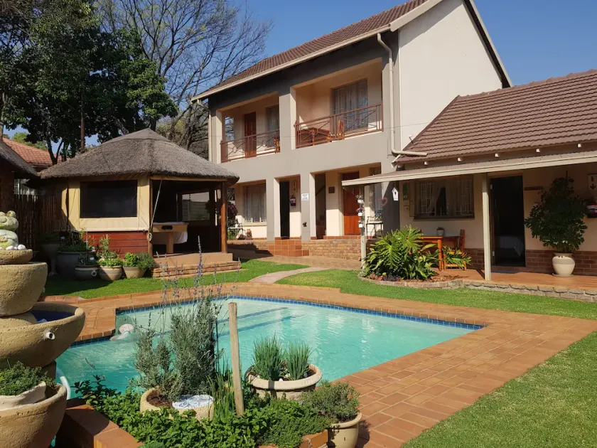 Aandbloem Guest House - Image 1