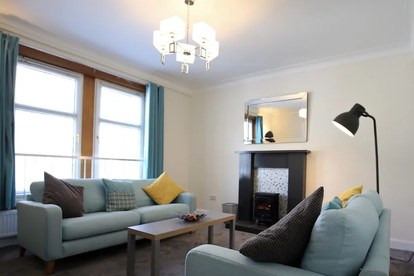 2 Bedroom Apartment Near Murrayfield - Image 1