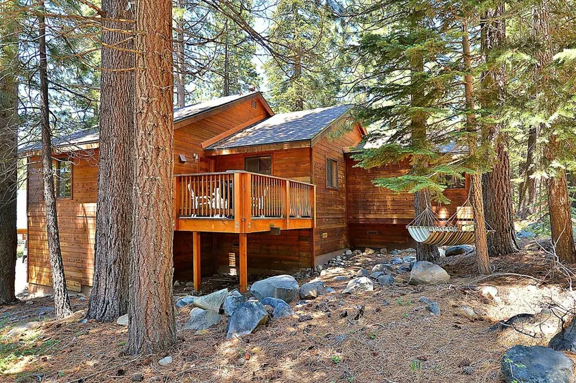 Cozy Lodge-Inspired Retreat - Access Tahoe Donner Rec Center Golf & Skiing - Image 1