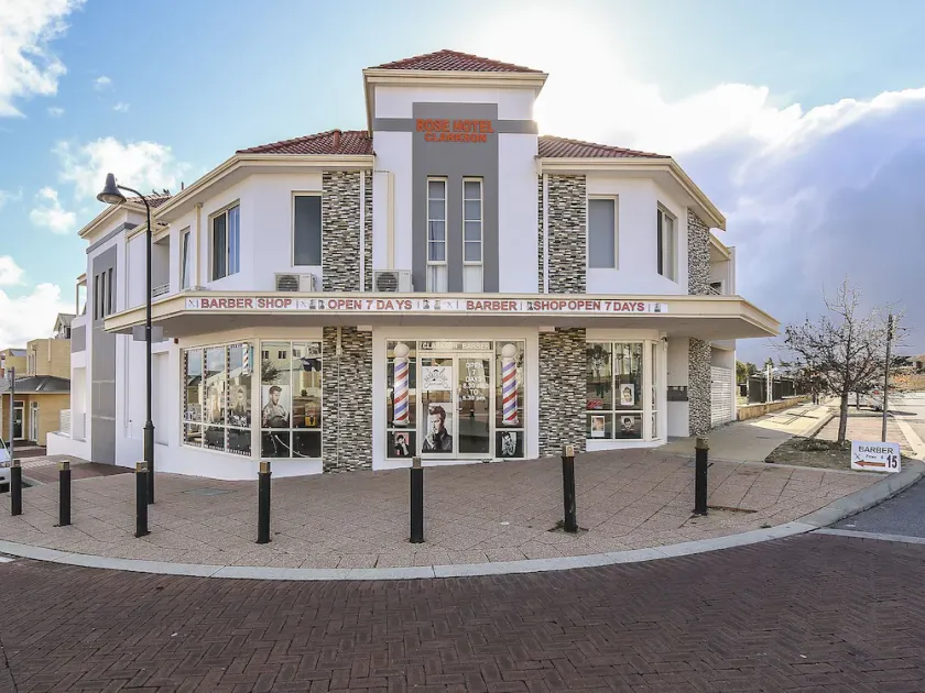 Rose Hotel Clarkson - Image 1