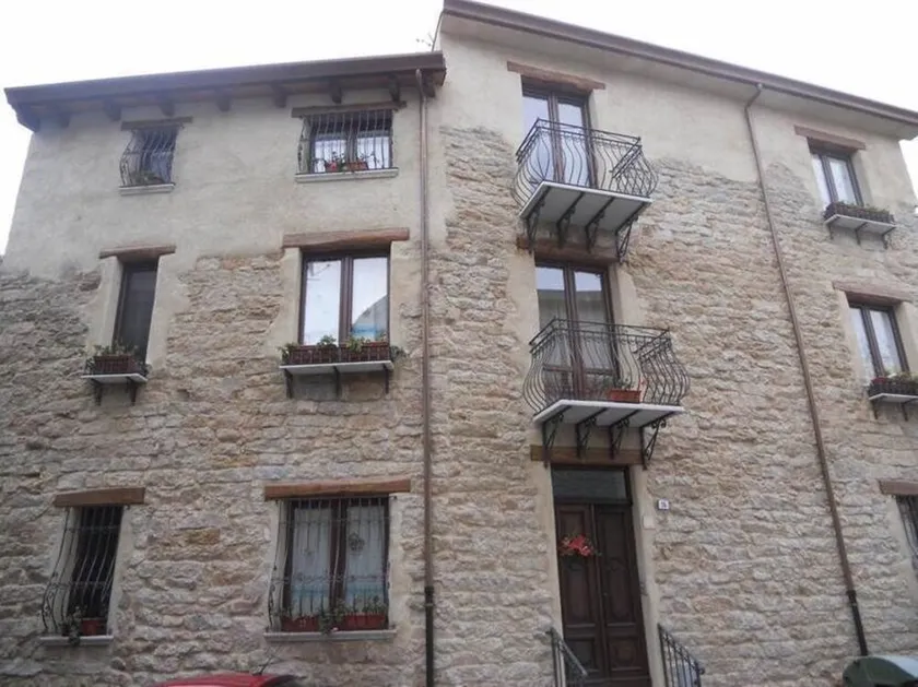 Santu Bainzu Guest House - Image 1