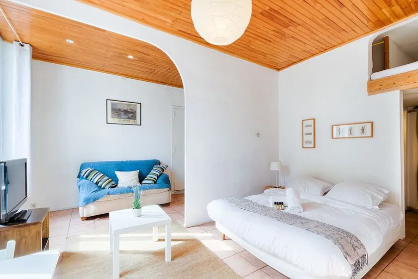 Large one Room Apartment - Notre Dame de la Garde - Image 1