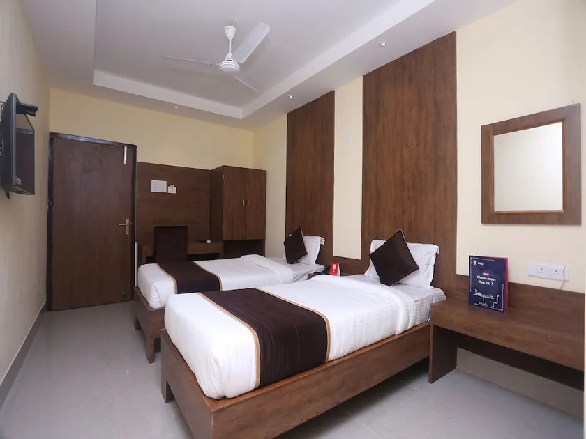 OYO 9814 Hotel Parnil Palace 2 - Image 1