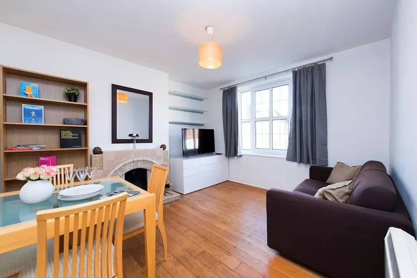 Incredibly Central Neat 2BR Flat! - Image 1