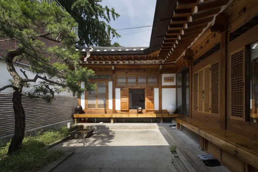 Xiwoo Hanok Guesthouse - Image 1