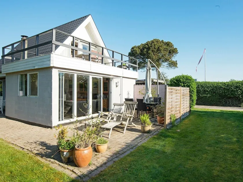 Luring Holiday Home in Jutland Near the Sea - Image 1