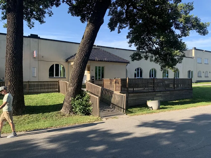 Holiday Hostel - Image 1