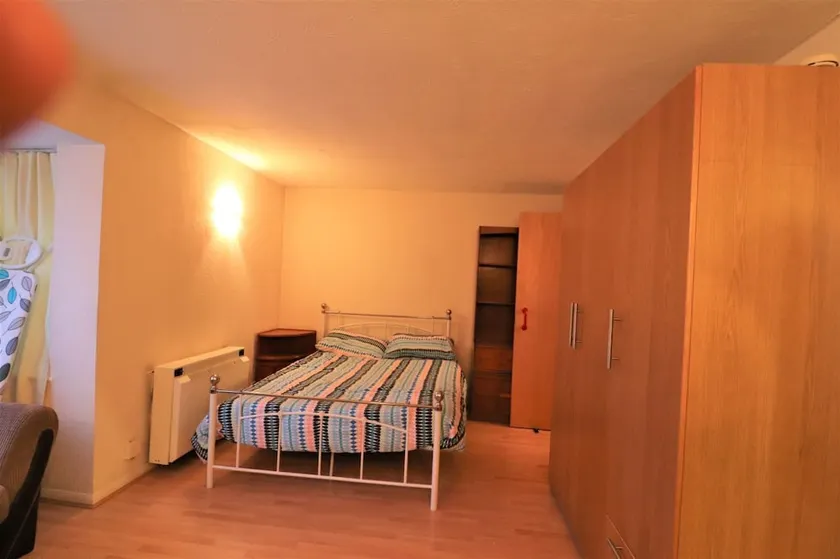 A Comfortable Studio on Pavillion Way Burnt Oak - Image 1