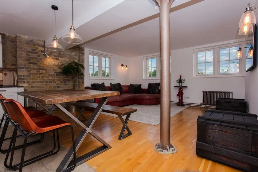 2 Bedroom Flat near Canary Wharf Sleeps 4 - Image 1