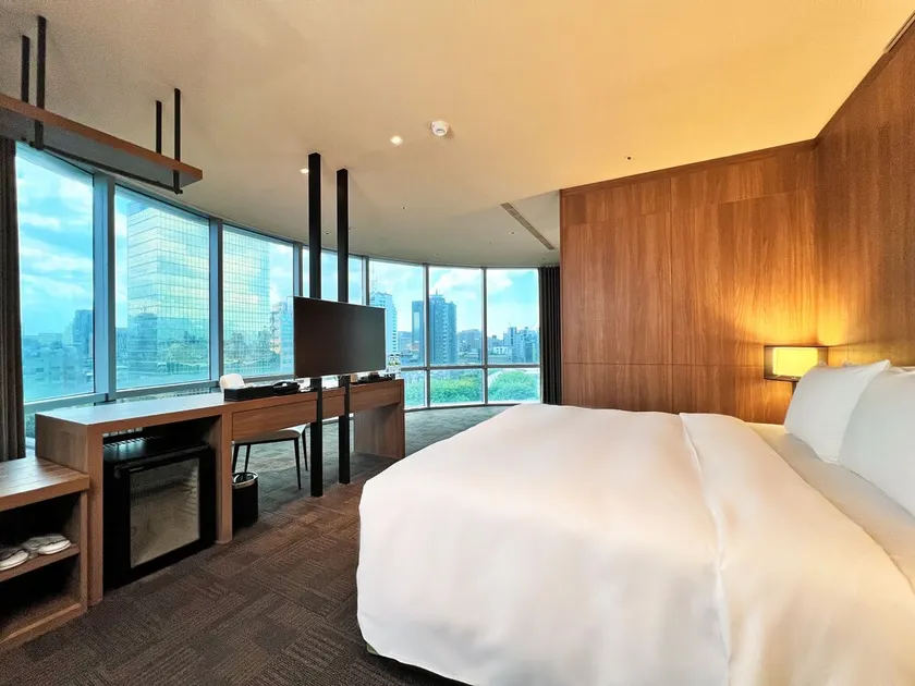 Wallsun Hotel - Image 1