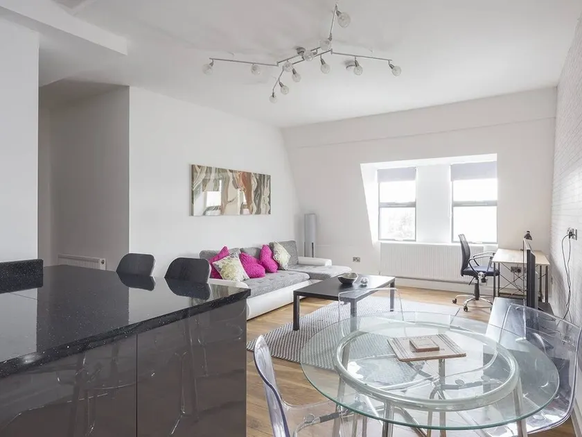 Manhattan Heights - Image 1