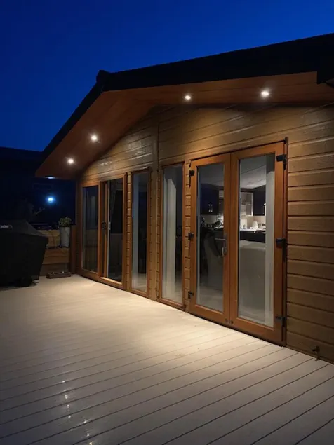 Impeccable 3-bed Lodge in Budleigh Salterton - Image 1