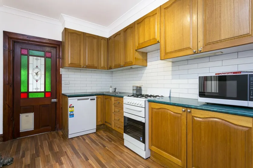 Spacious 3 Bedroom Minutes To CBD - Image 1