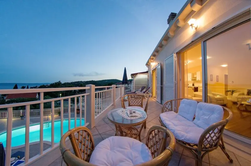 Villa Jure - with pool - Image 1