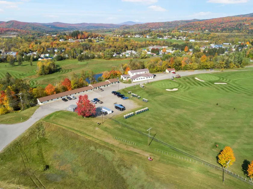 Colebrook Country Club & Hotel - Image 1