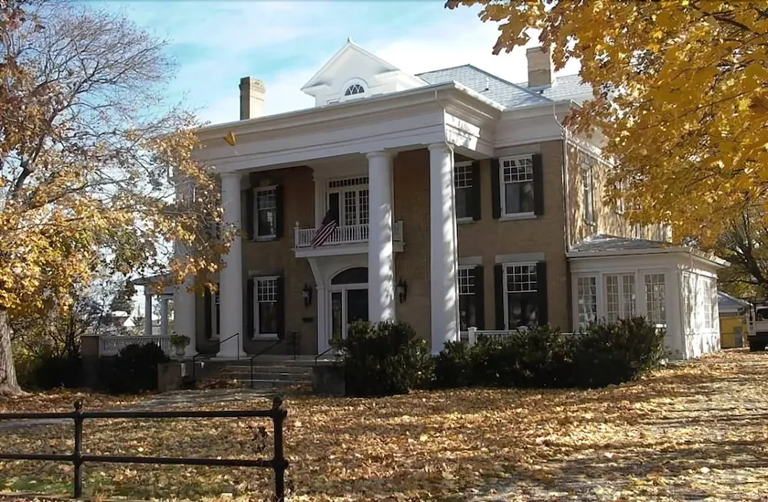 Trinkle Mansion Bed & Breakfast - Image 1