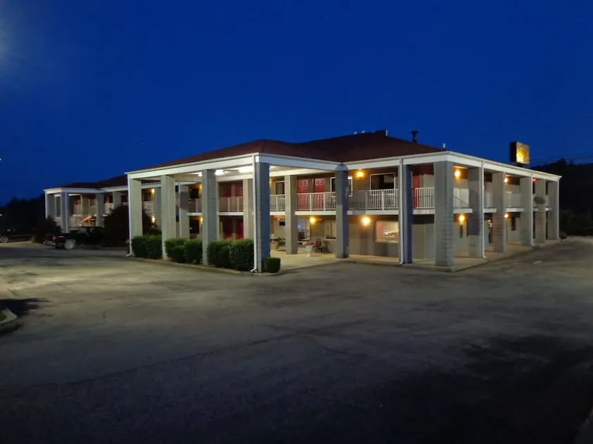 Campton Parkway Inn - Image 1