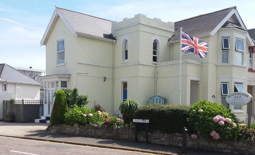 Heatherleigh Guest House - Image 1