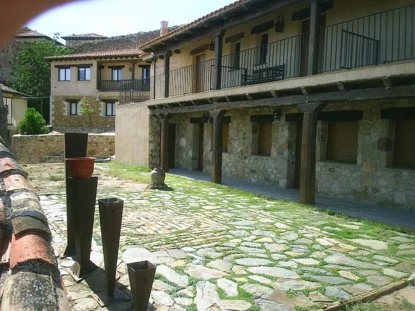 Apartamentos Leonor de Aquitania - Image 1