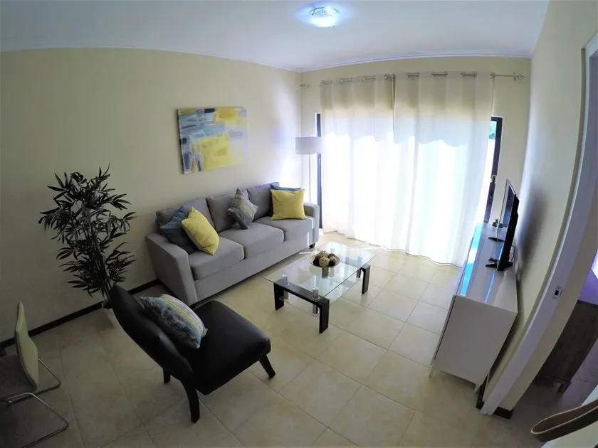 BEAUTIFUL HOUSE WITH PRIVATE POOL IN GOLD COAST - Image 1