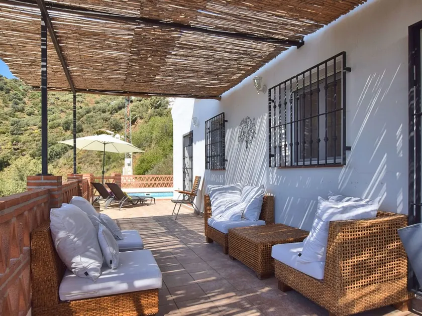 Cozy Holiday Home With Beautiful Terrace, Panoramic Views, Wifi and Private Pool - Image 1