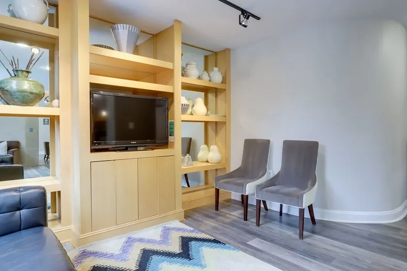 Sophisticated and Beautiful Condo - Image 1