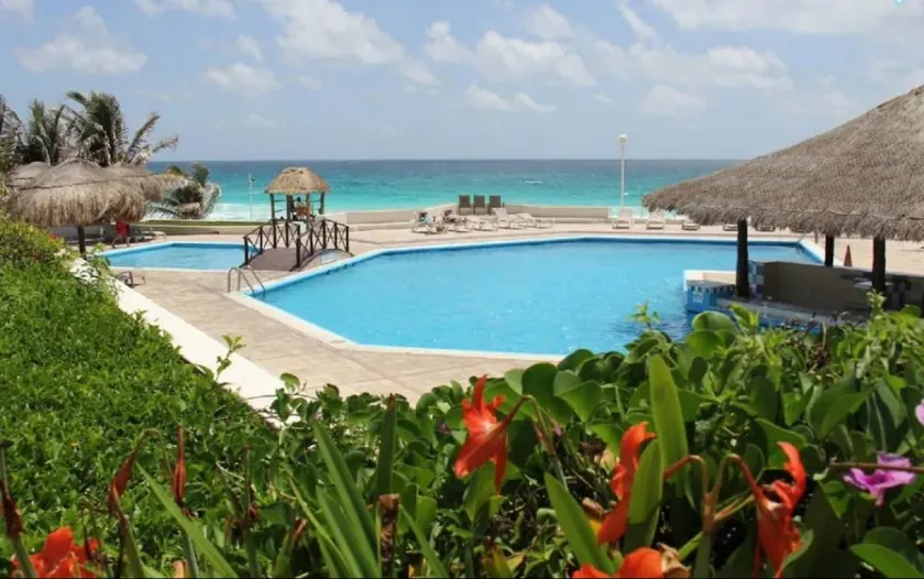 Modern Apartment Near the Beach - Image 1