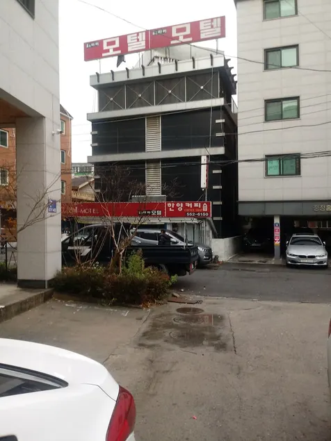 U&I Hotel - Image 1