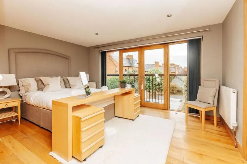 The Herringbone - 3 Bed With Parking Pet Friendly - Image 1