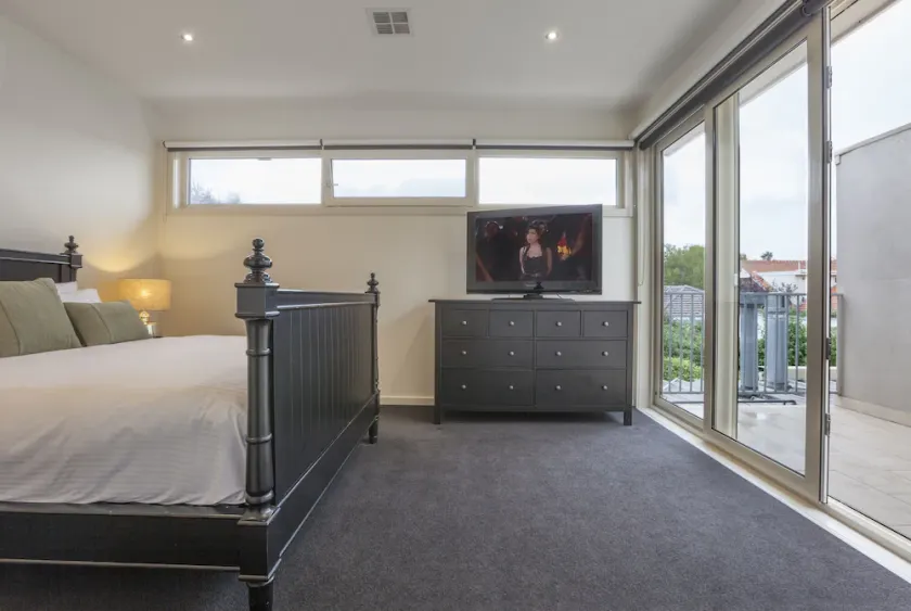 BOUTIQUE STAYS - Elwood Hideaway - Image 1
