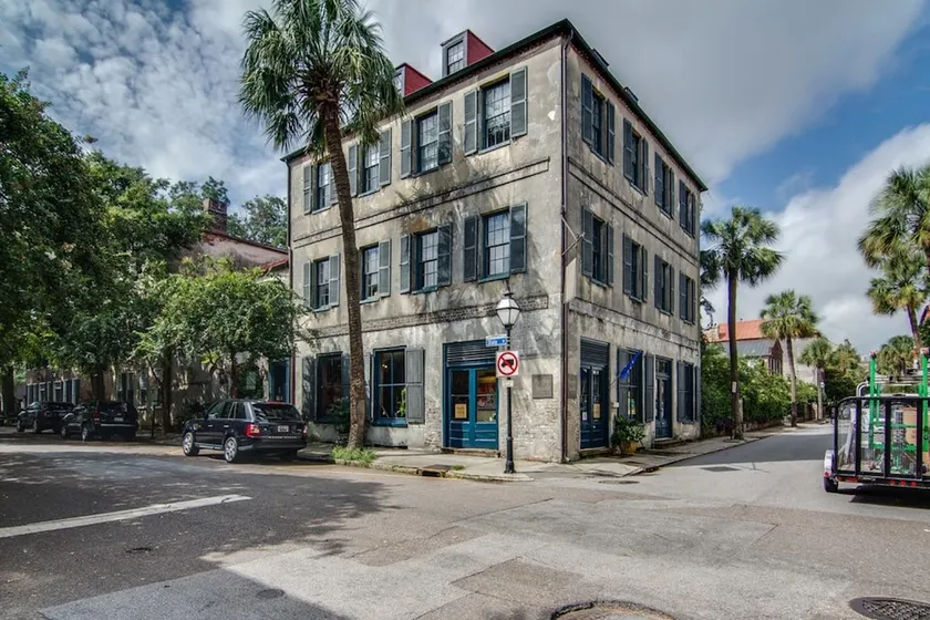 27 State Street Bed & Breakfast - Image 1