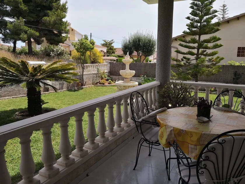 Villa con jardín piscina y cerca playa - Image 1