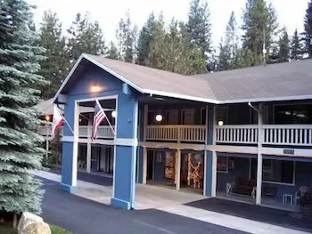 Christmas Tree Inn - Image 1