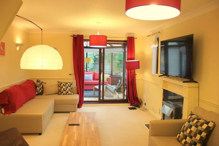 Peymans Apple Tree House Serviced Apartment - Image 1