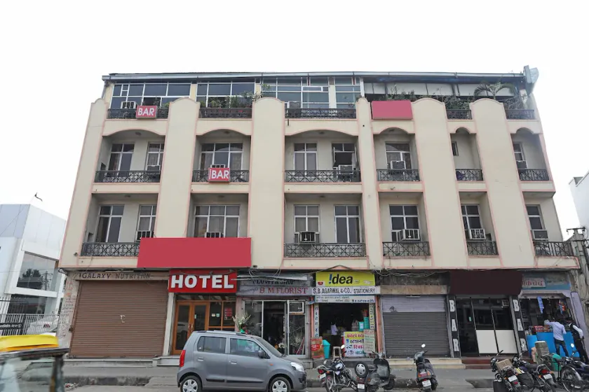 Hotel Rishi - Image 1