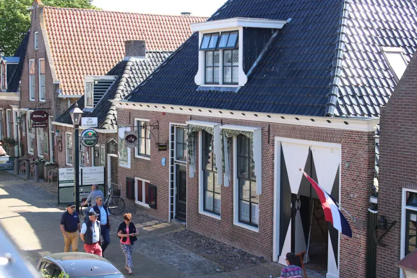 Hotel De Stadsboerderij Café Restaurant De Brabander - Image 1