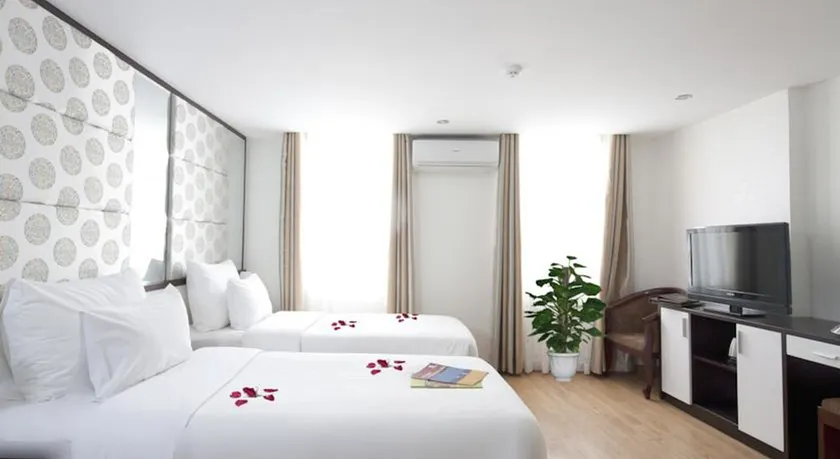 Rising Dragon Villa Hotel - Image 1