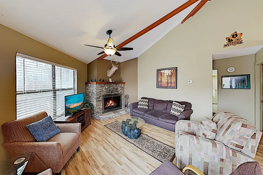2br Roundette W/ Hot Tub 2 Bedroom Cabin - Image 1