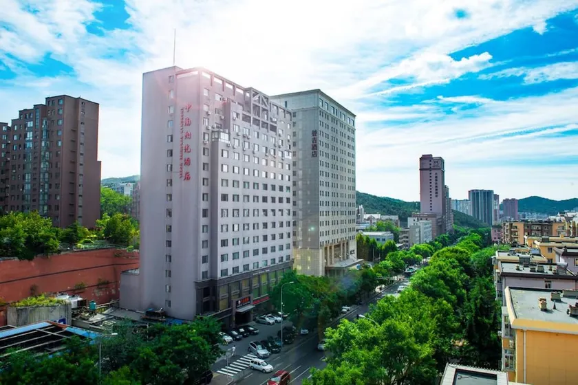 Zhongnan Sunny Hotel - Image 1