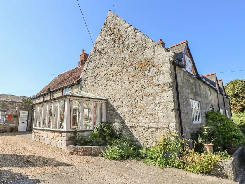 Brading Cottage - Image 1