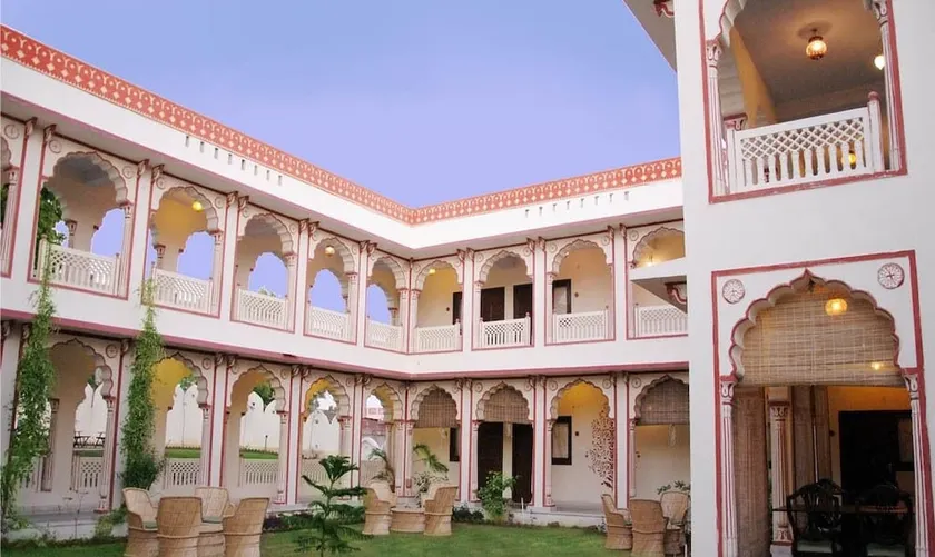 Hotel Sirsi Haveli - Image 1